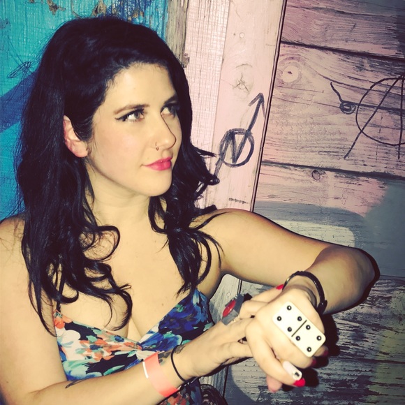 Meet your Posher, Sara - Picture 2 of 13